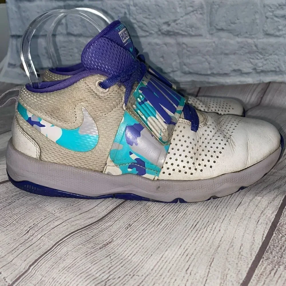 Nike Team Hustle basketball shoes youth boys 5 purple & grey